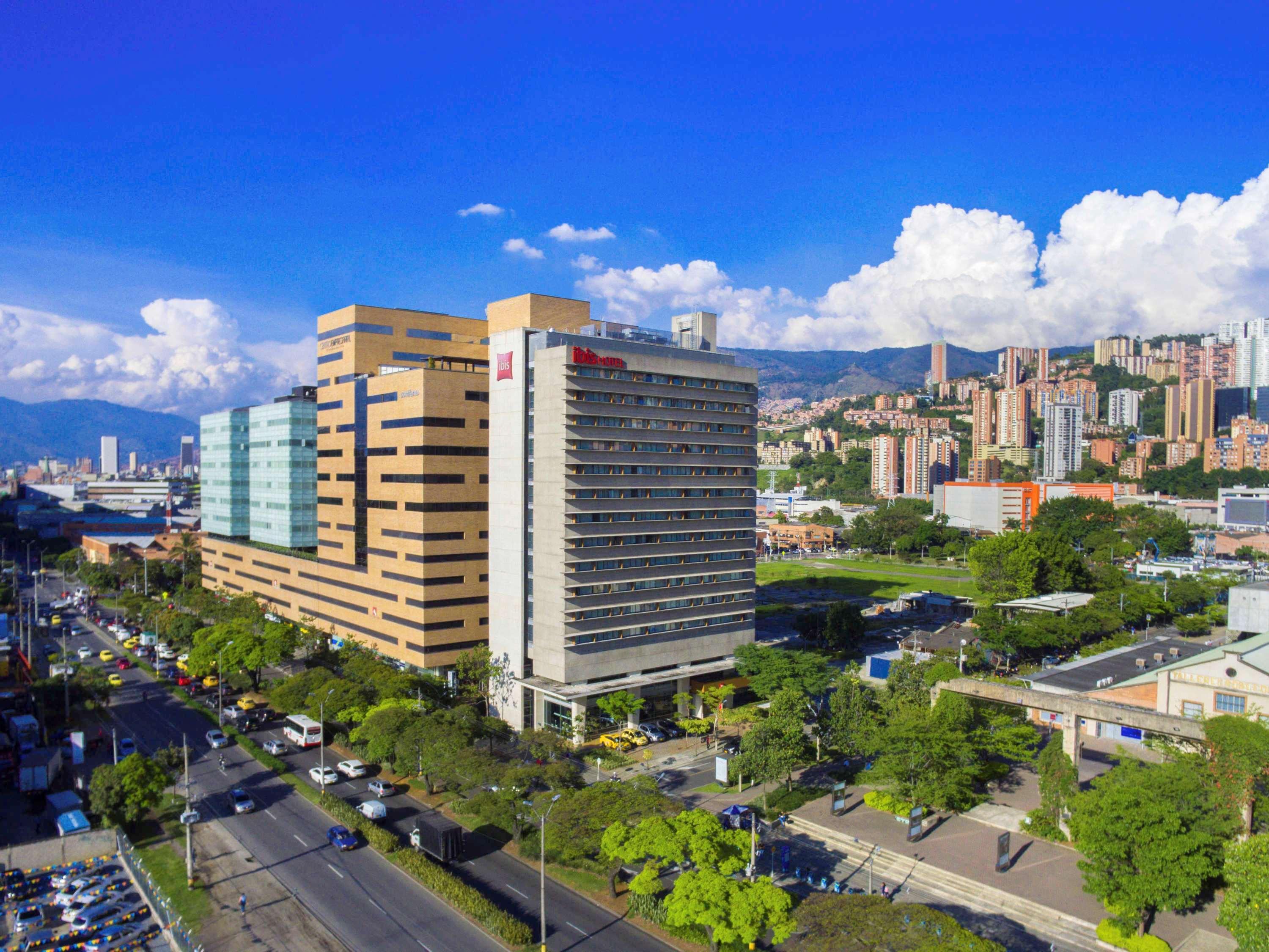 Ibis Medellin Hotel Bagian luar foto