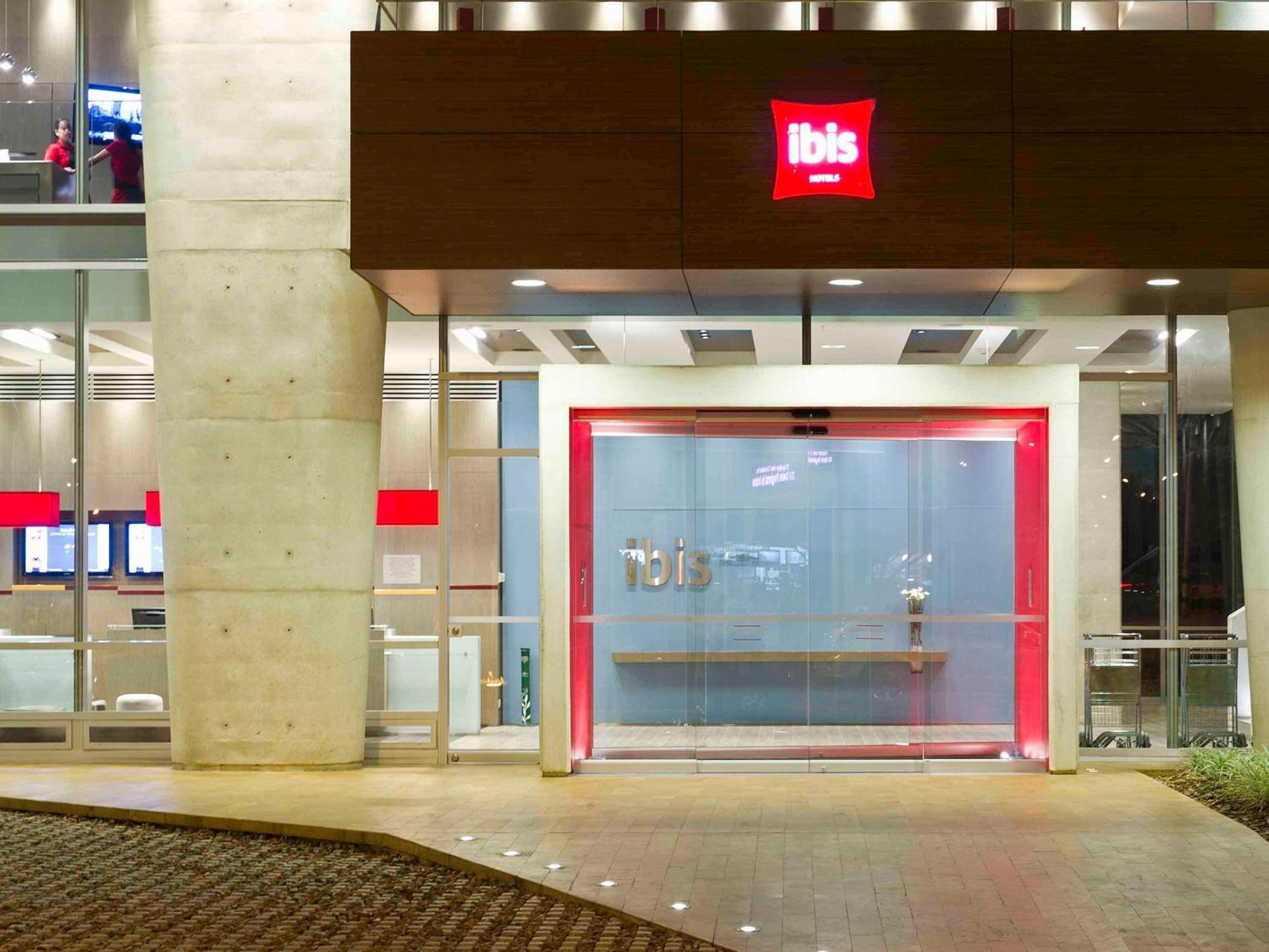 Ibis Medellin Hotel Bagian luar foto