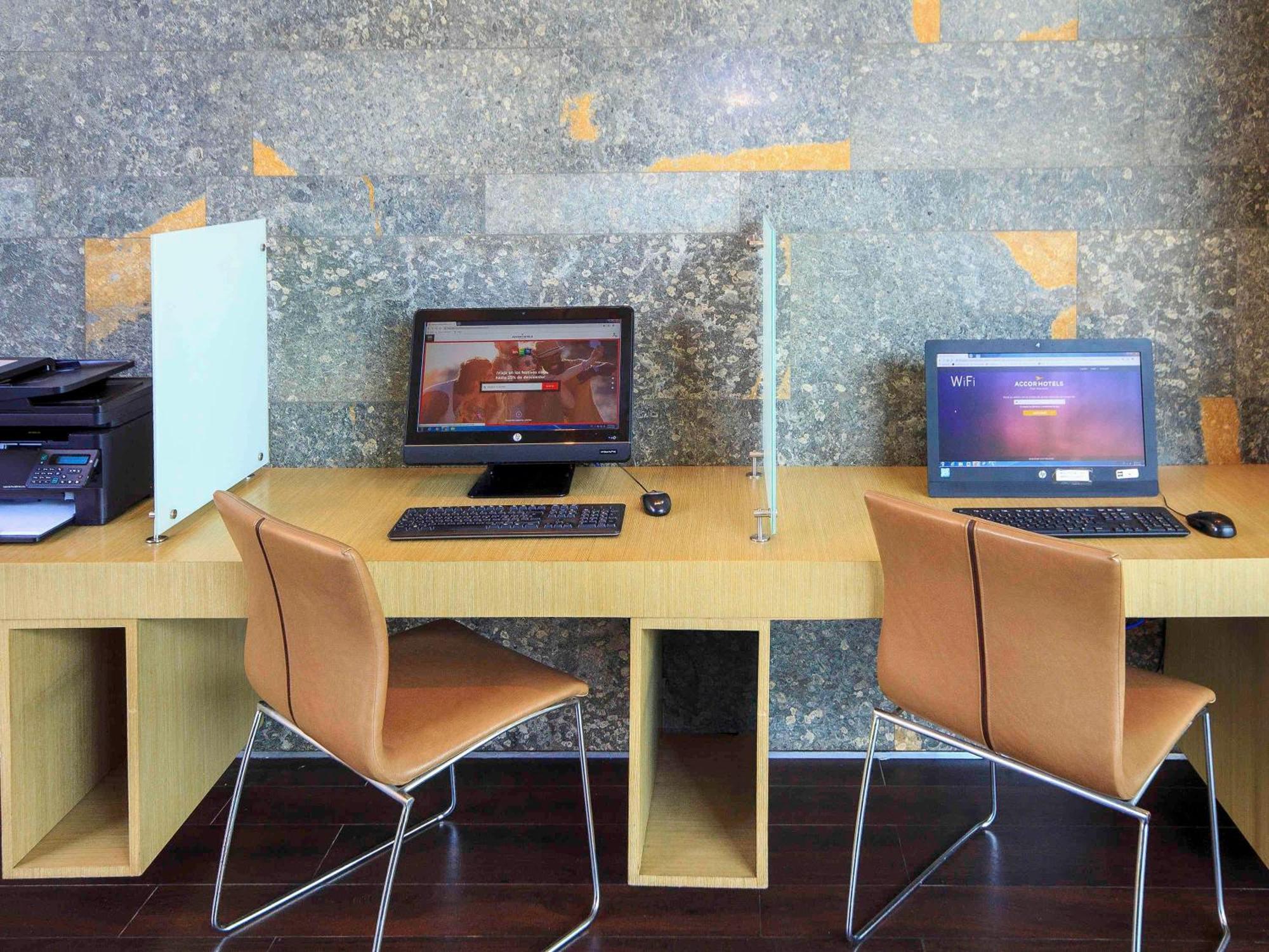 Ibis Medellin Hotel Bagian luar foto