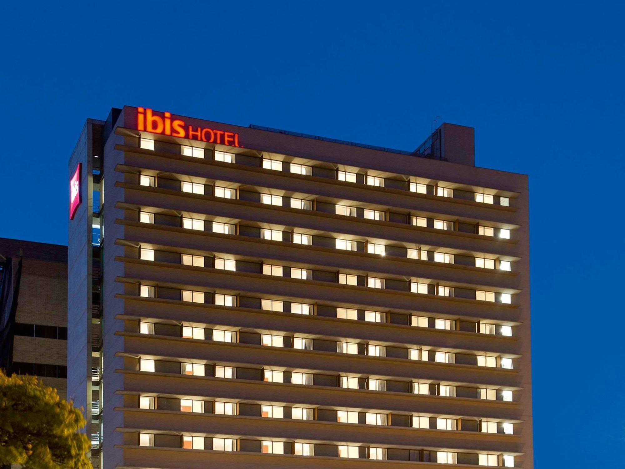 Ibis Medellin Hotel Bagian luar foto