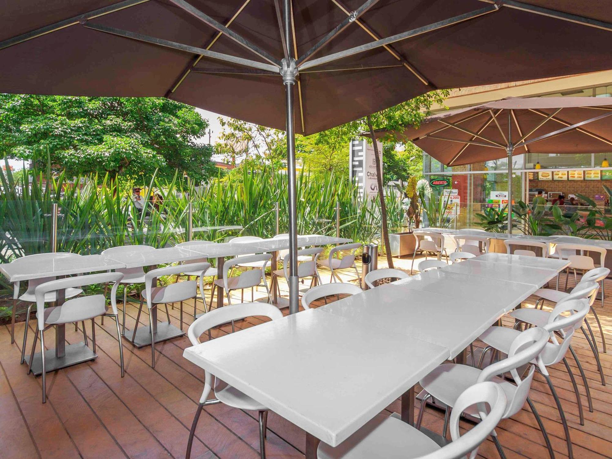 Ibis Medellin Hotel Bagian luar foto