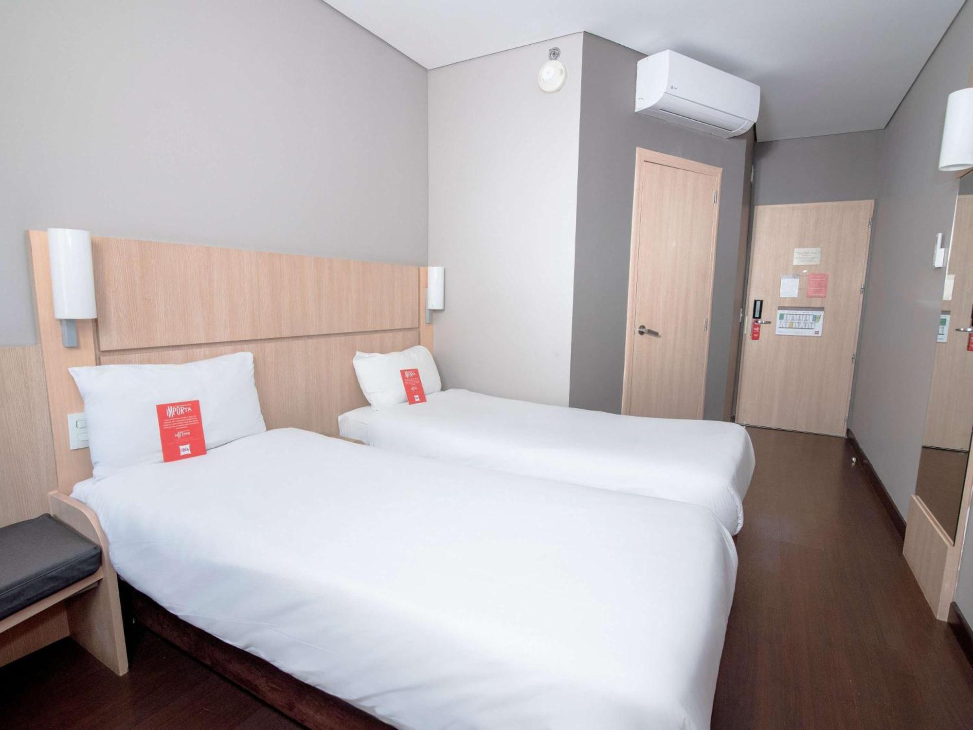 Ibis Medellin Hotel Bagian luar foto