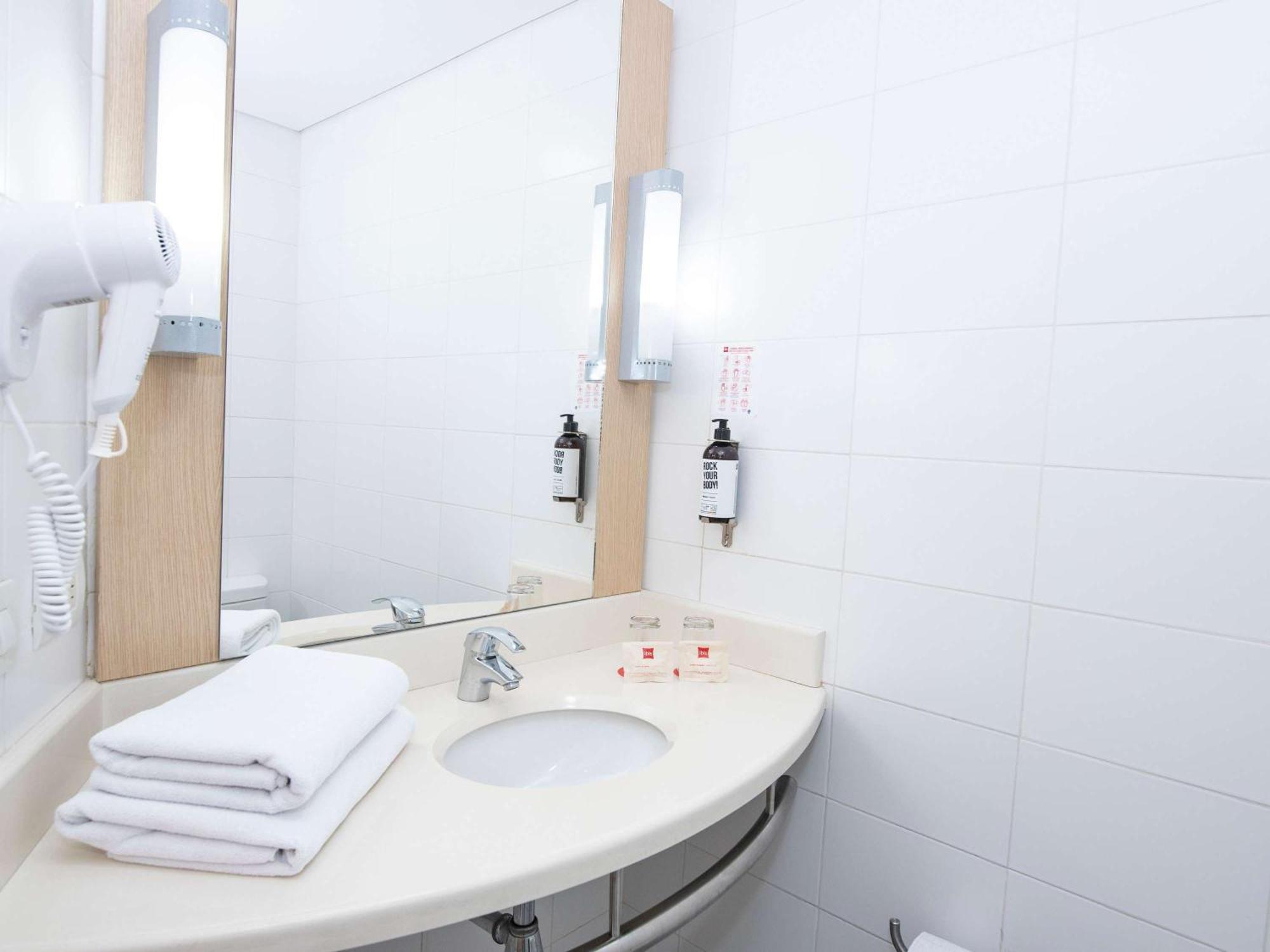 Ibis Medellin Hotel Bagian luar foto