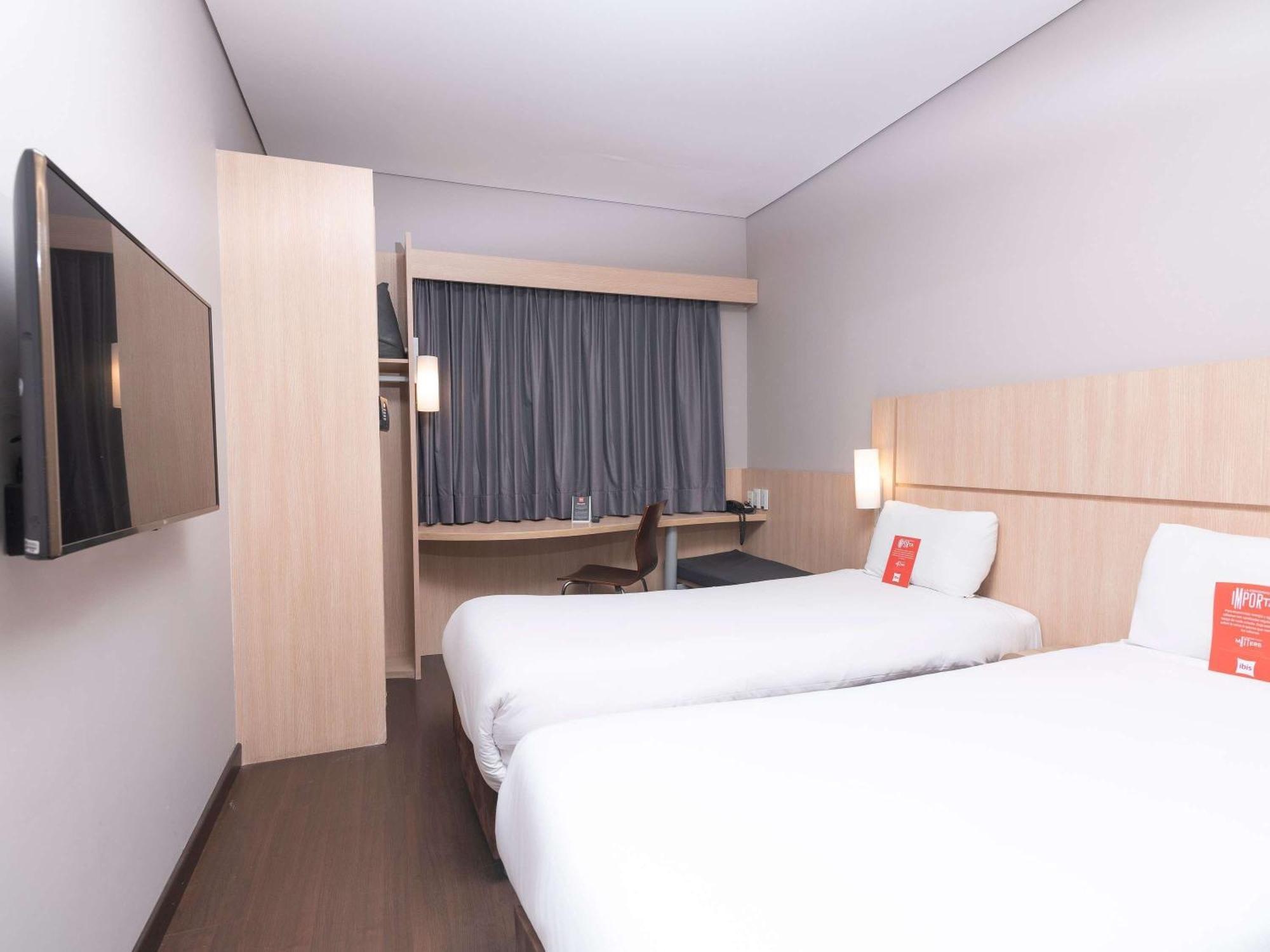 Ibis Medellin Hotel Bagian luar foto