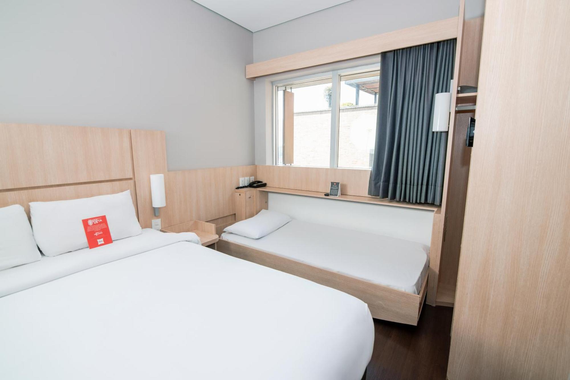 Ibis Medellin Hotel Bagian luar foto