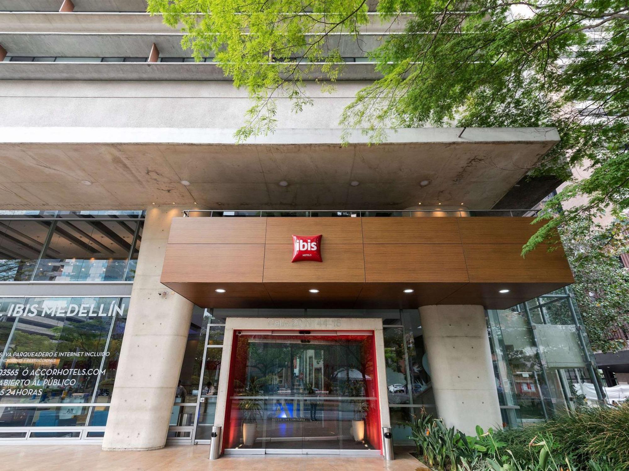Ibis Medellin Hotel Bagian luar foto
