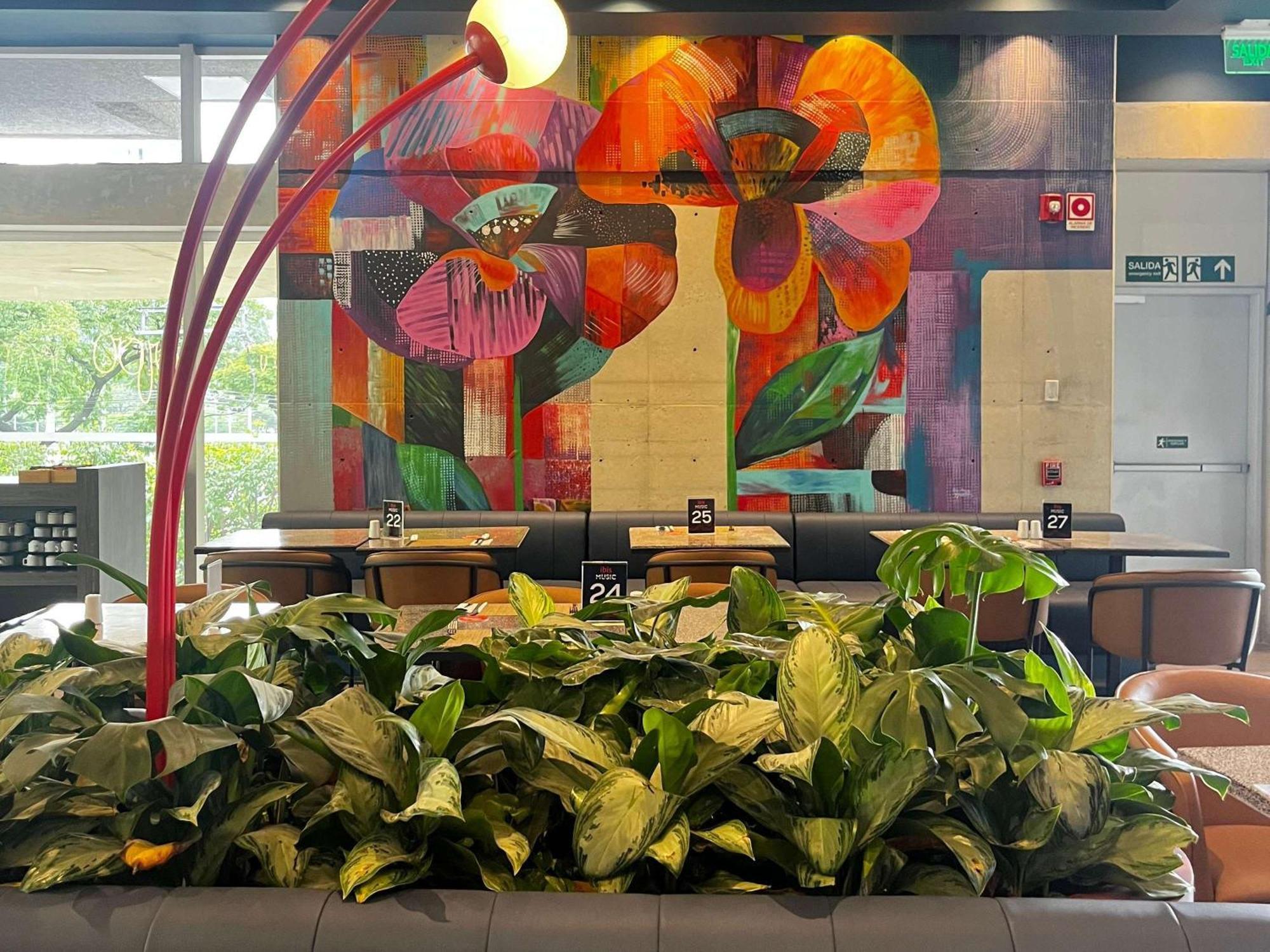 Ibis Medellin Hotel Bagian luar foto