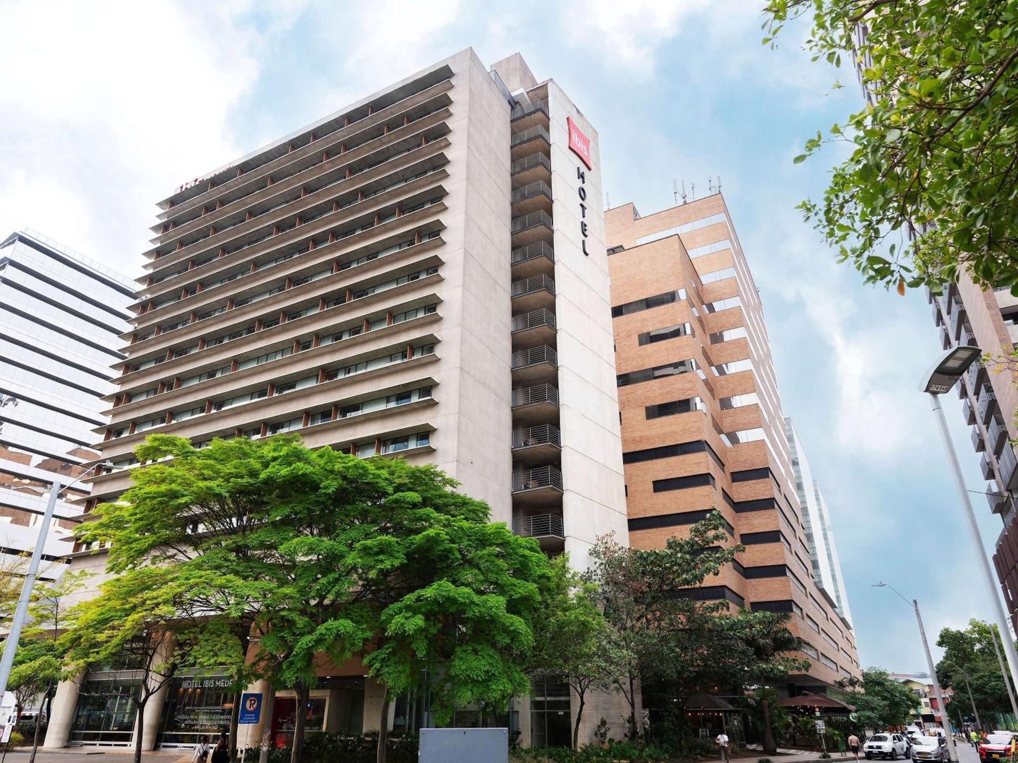 Ibis Medellin Hotel Bagian luar foto