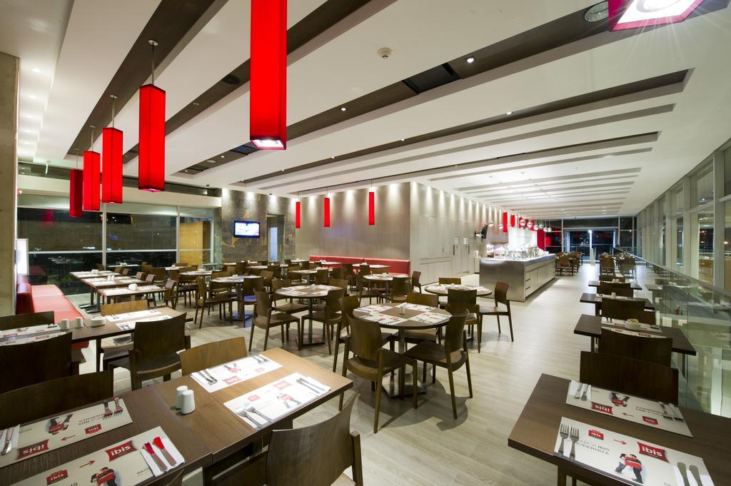 Ibis Medellin Hotel Bagian luar foto