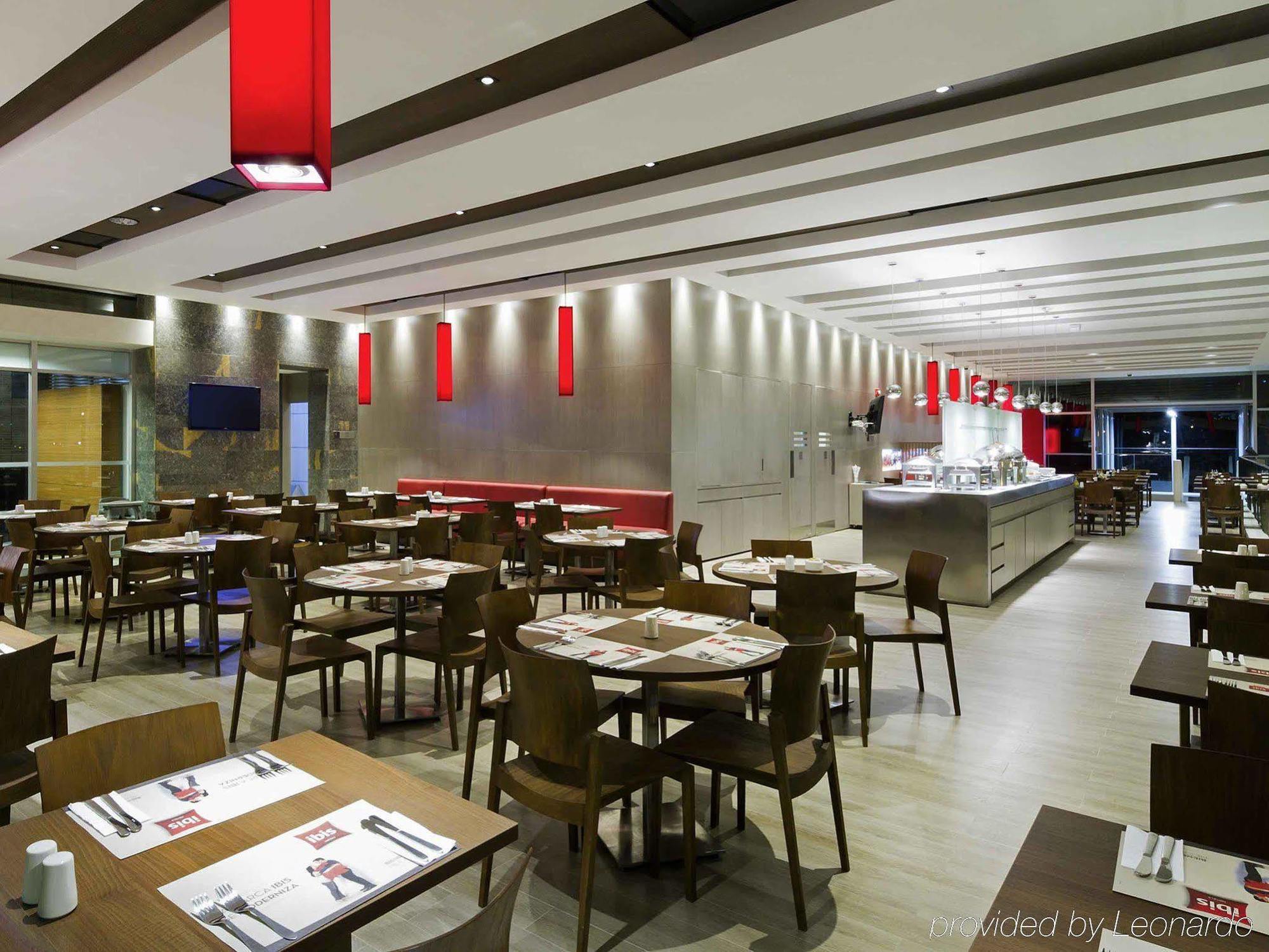 Ibis Medellin Hotel Bagian luar foto
