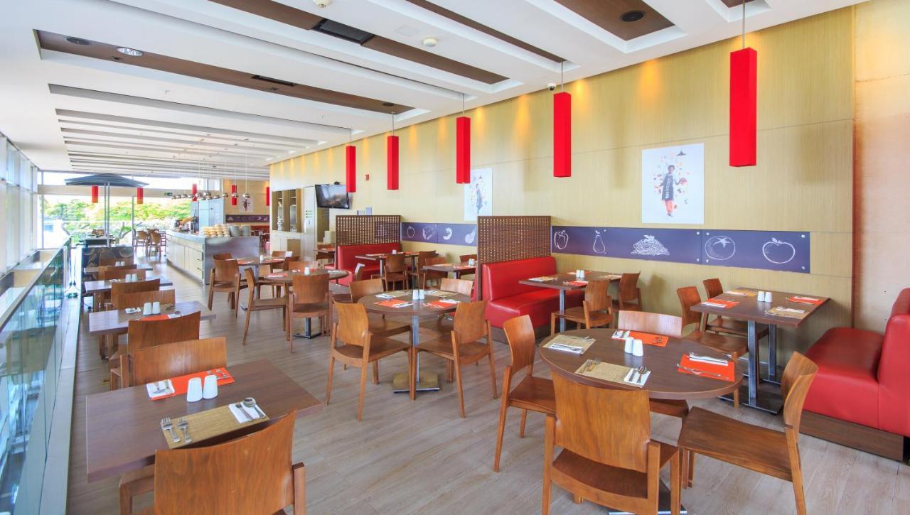 Ibis Medellin Hotel Bagian luar foto